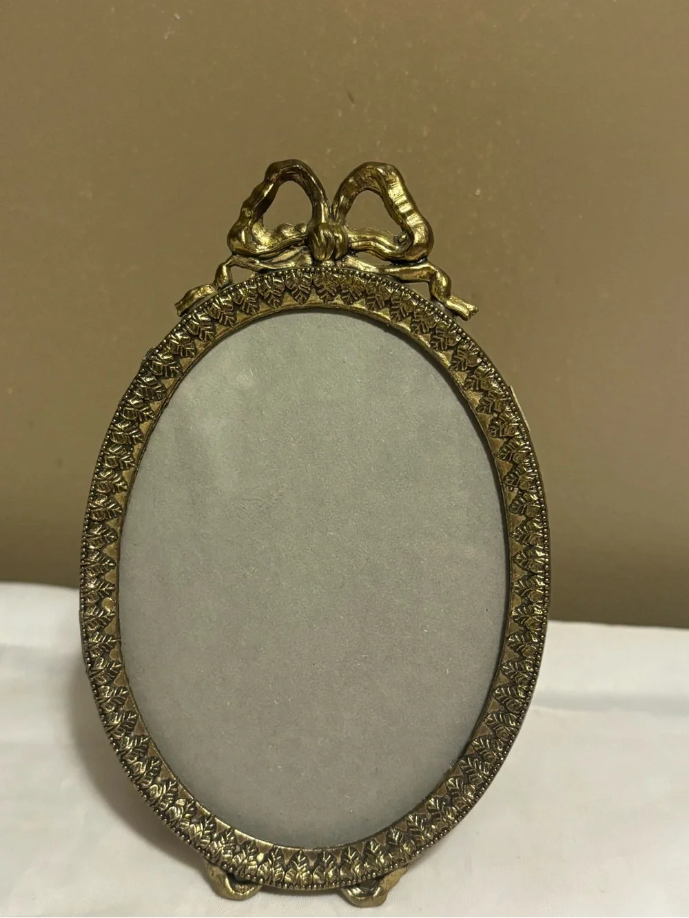 Vintage Italian Gold Oval Decorative Picture Frame with Bow Accent